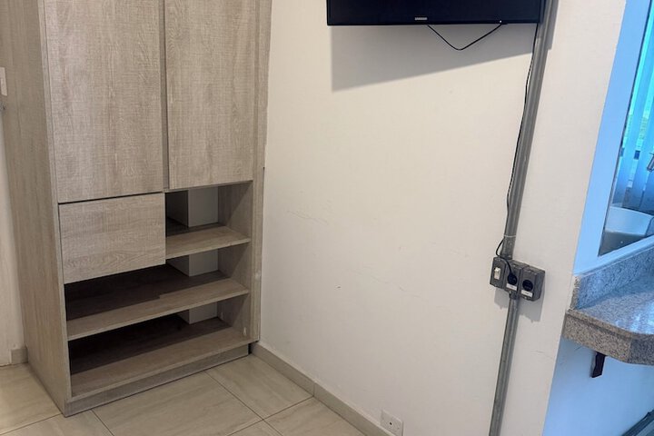 Room 2 of 27