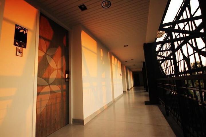 Ballroom/Hall 55 of 75