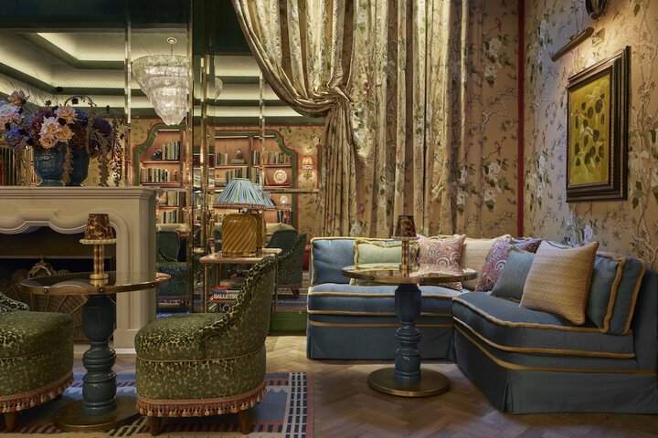 Lounge 48 of 62