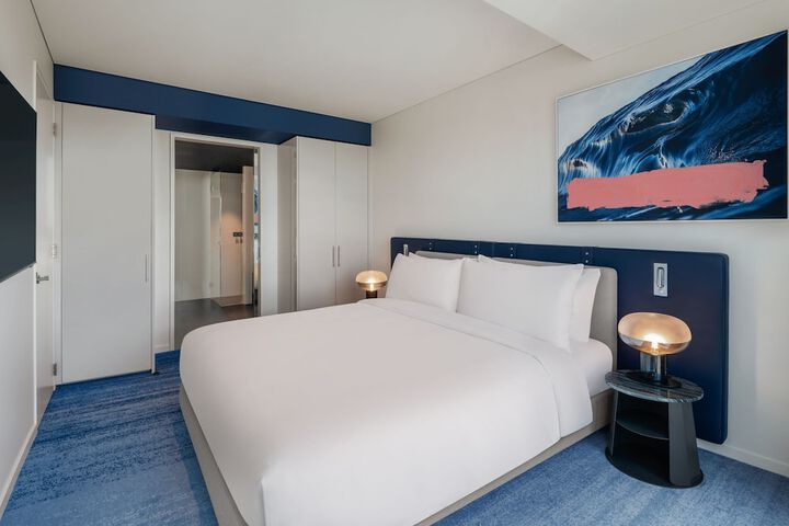 Room 18 of 118