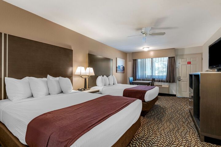 Business Plus 2 Queen Beds (4 of 7)