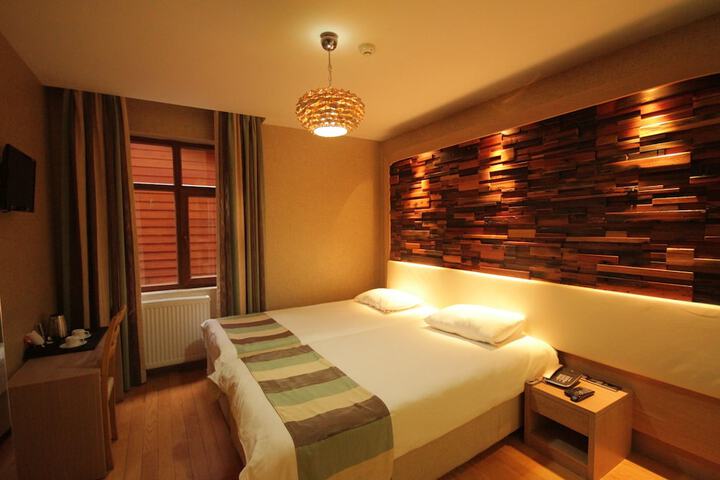 Room 14 of 35