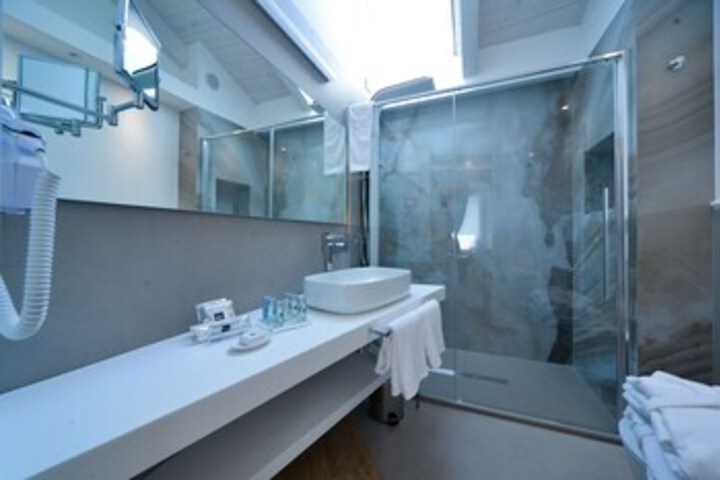 Room 5 of 28