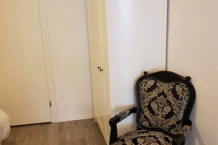 Room 5 of 9