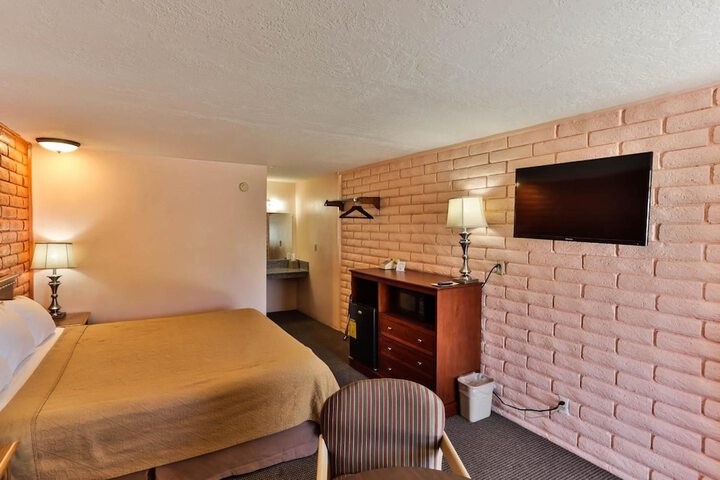 Room 16 of 37