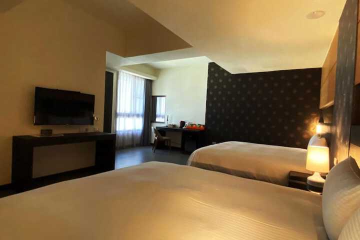Room 14 of 65