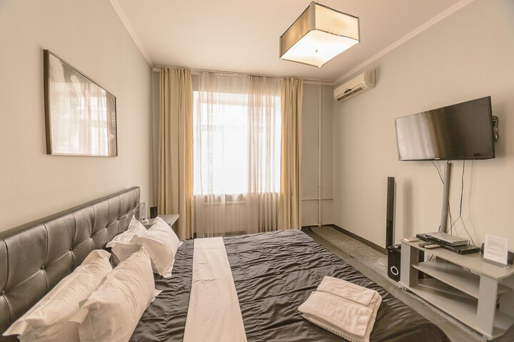 Room 12 of 152