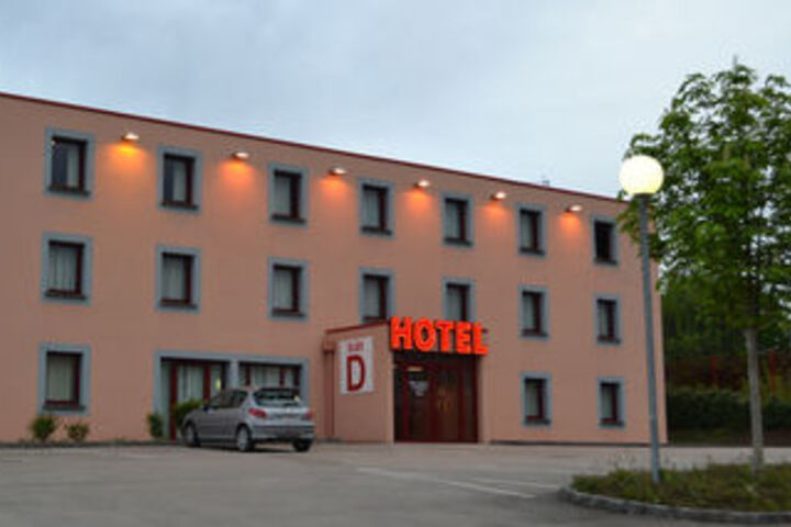 Hotel 8 of 12