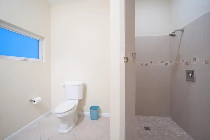 Room 5 of 16