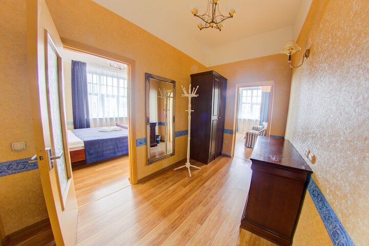 Room 46 of 272