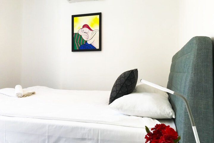 Room 49 of 144