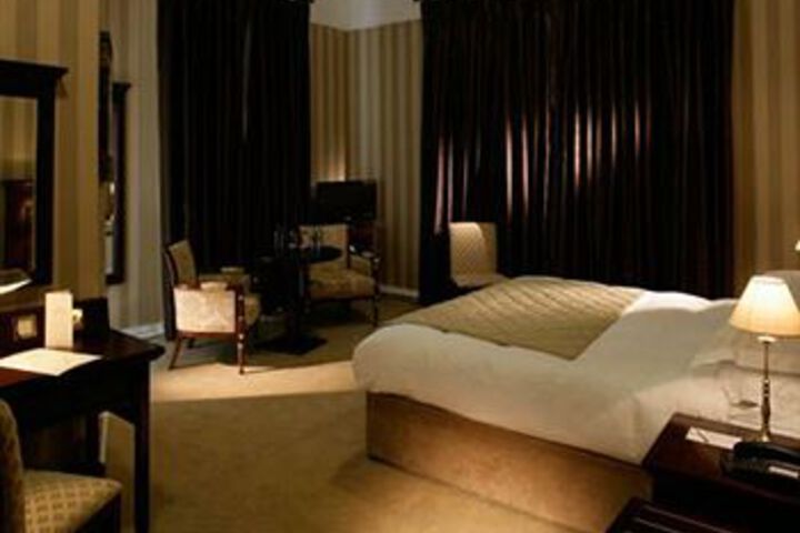 Room 11 of 24