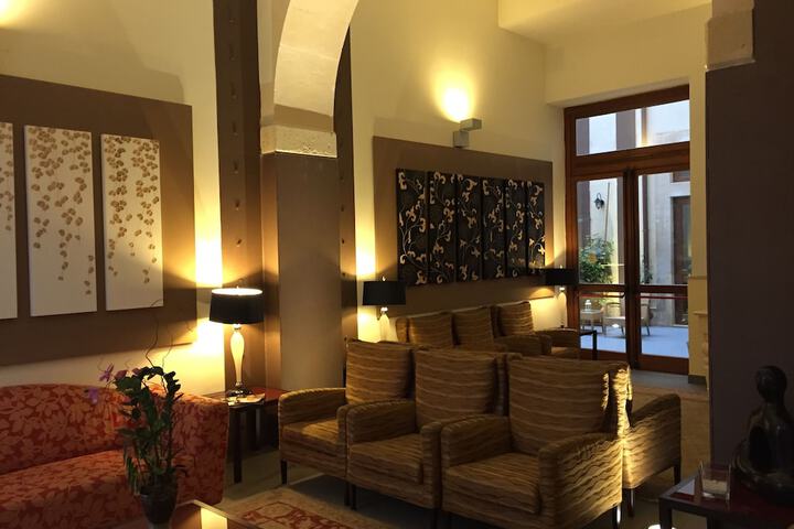 Guest Lobby