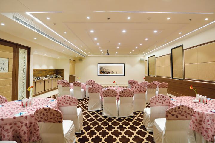 Ballroom/Hall 112 of 121