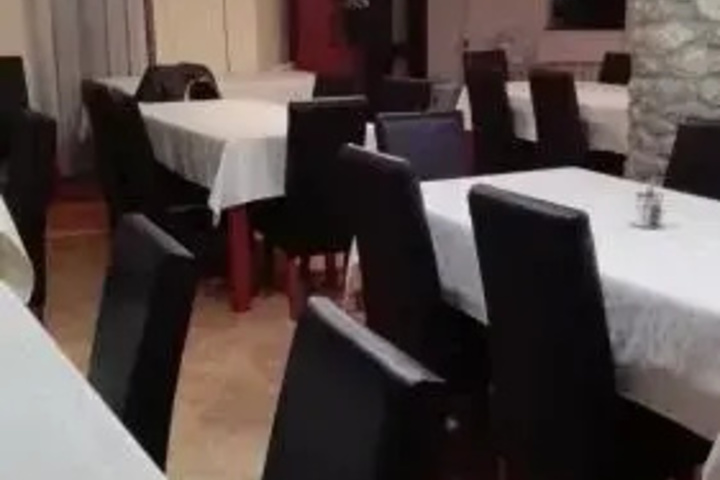 Dining 7 of 9