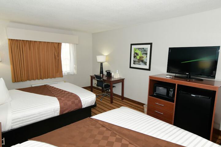 2 Queen Beds (15 of 18)