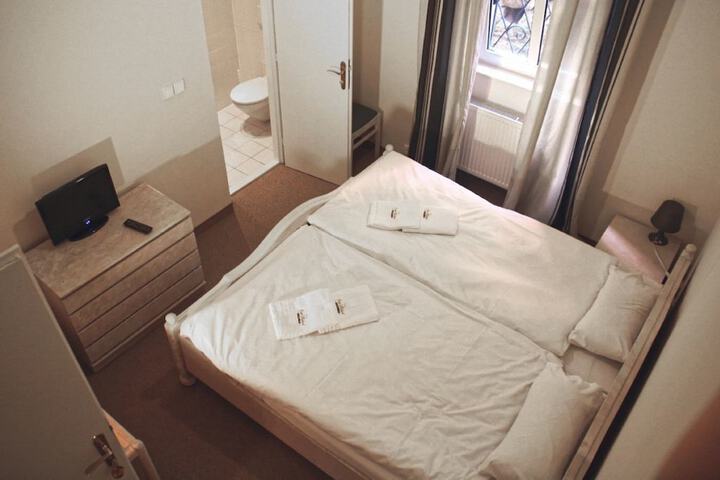 Room 9 of 39