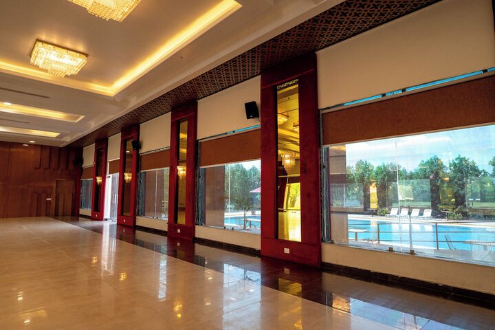 Ballroom/Hall 177 of 190