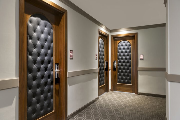 Ballroom/Hall 55 of 74