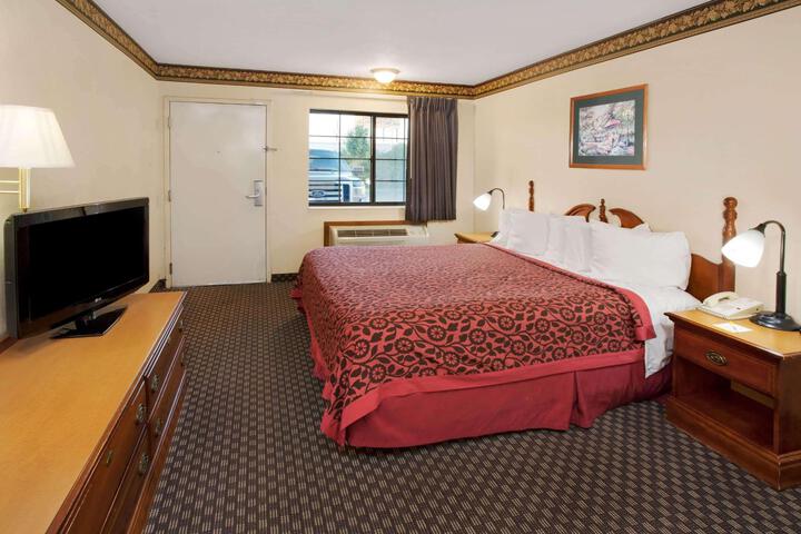 1 King Bed (4 of 19)