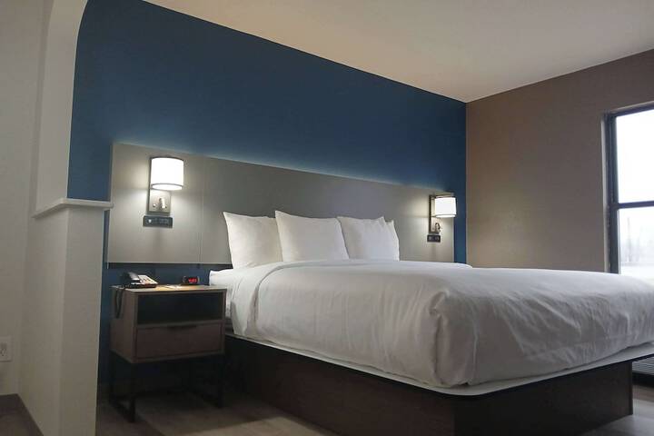 1 King Bed (8 of 21)