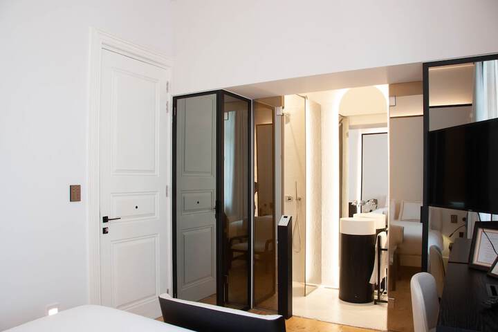Room 43 of 119