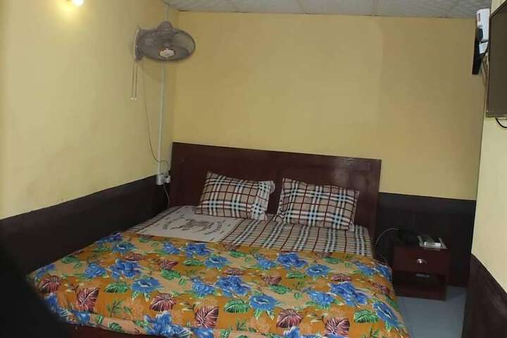 Room 5 of 12