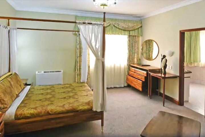Room 8 of 34
