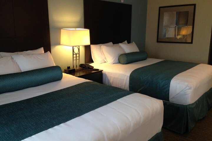 Quadruple Queen Bed (5 of 17)