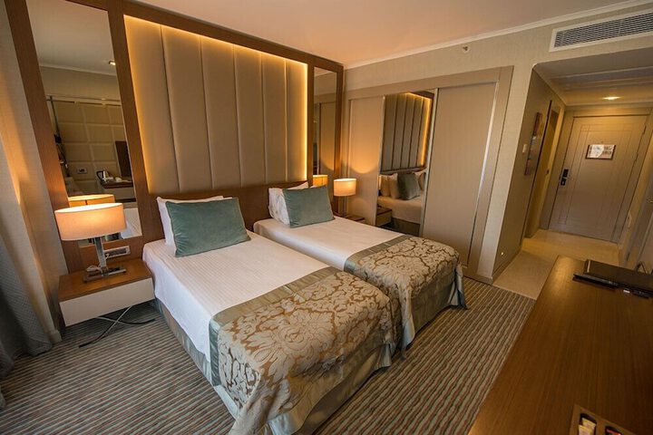 Room 25 of 104