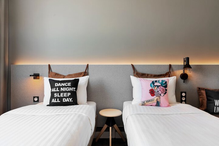 Room 20 of 37