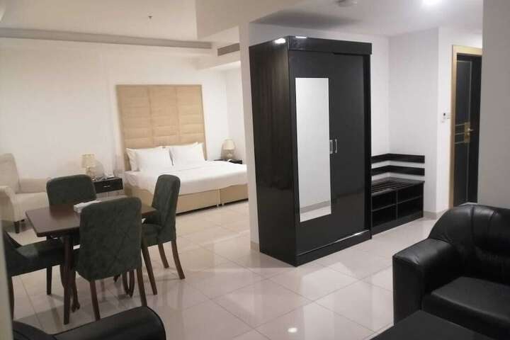 Room 19 of 38
