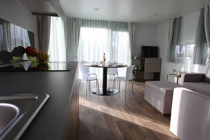 Room 6 of 39