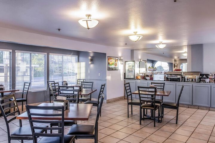 Breakfast/Coffee Service 38 of 47