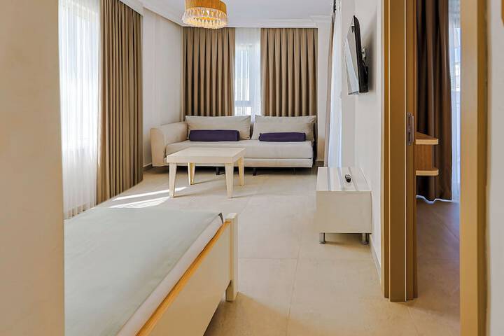 Room 40 of 185