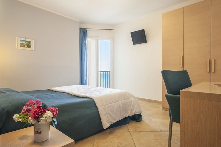 Room 6 of 29