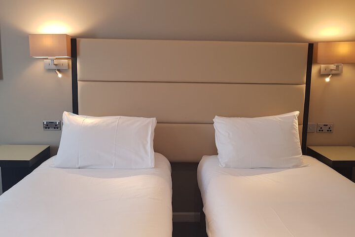 Room 9 of 40
