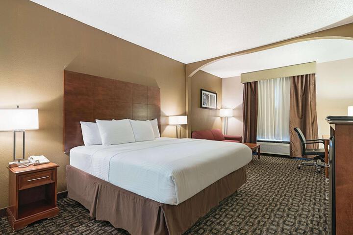 1 King Bed Accessible (14 of 14)