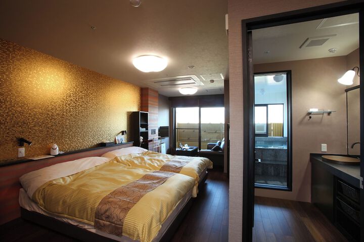 Room 4 of 22