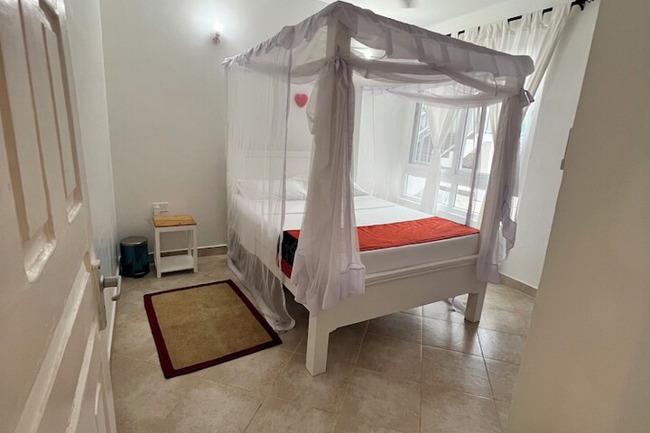 Room 5 of 18