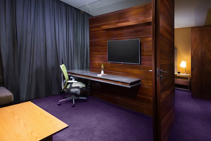 Room 9 of 28