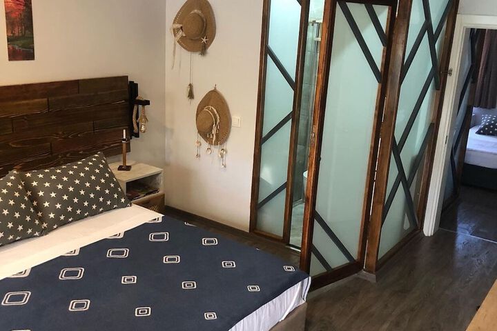 Room 19 of 104