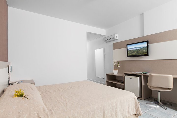 Room 6 of 34