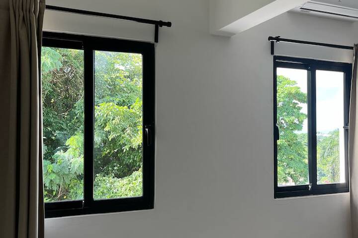 Room 21 of 38