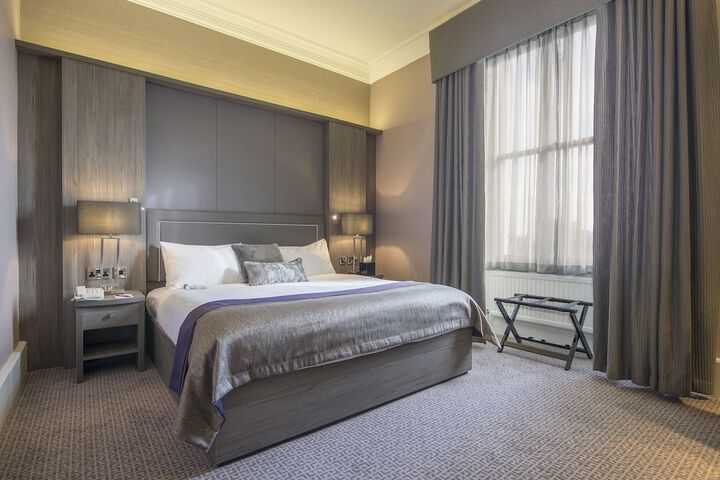 Room 28 of 114