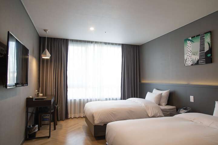 Room 5 of 48