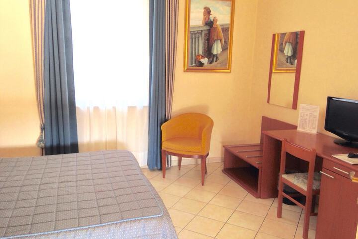 Room 4 of 15