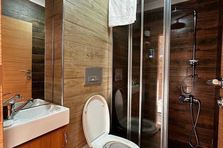 Room 20 of 38