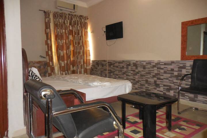 Room 2 of 18