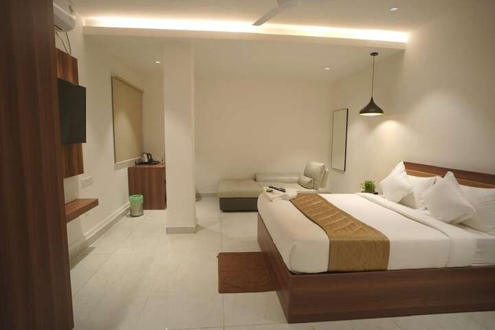 Room 2 of 40